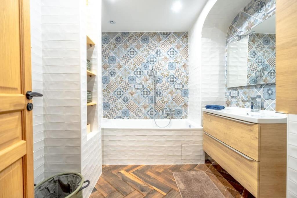 Superbe Appartement Neuf, Climatise Centre Village Le Plan-de-la-Tour Ngoại thất bức ảnh