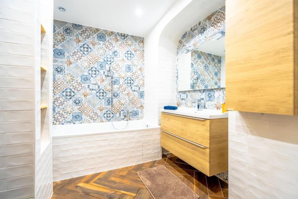 Superbe Appartement Neuf, Climatise Centre Village Le Plan-de-la-Tour Ngoại thất bức ảnh